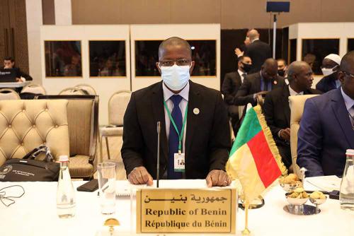 roundtable_0025_Background